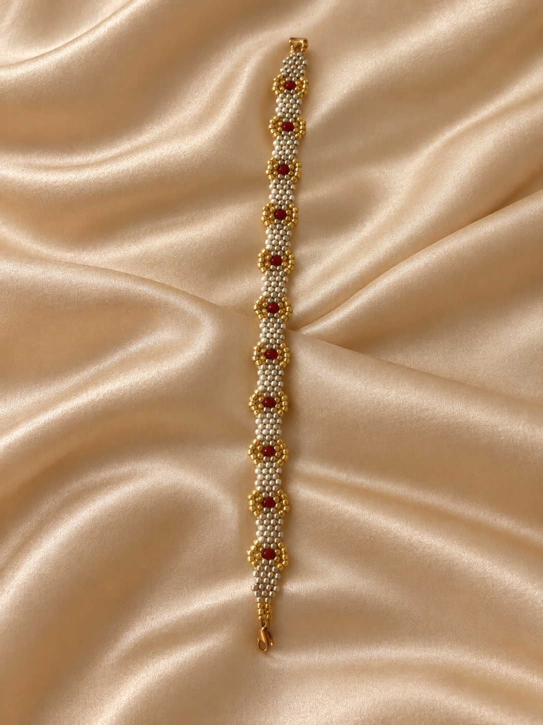 Brickstitch bracelet Ruby Pearl